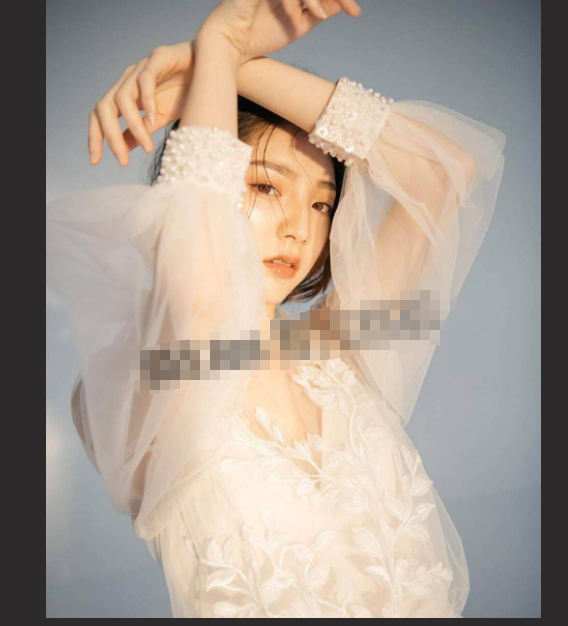 高颜值美腿大三模特 居家与男友私房拍摄 手机内换衣服视频不慎泄露