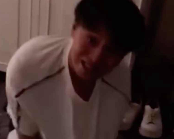 张恒出轨被抓包失控发疯 张恒被郑爽捉j视频曝光 满地打滚撕衣服精神失常 网友：疑似嗑药