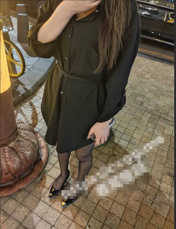 和女老板的故事 五一在海底捞厕所和老板，外面人来人往真刺激！