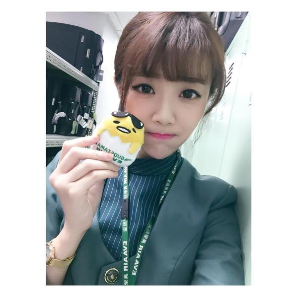 台湾长荣航空最美空姐出轨机长 曾是航空公司招牌