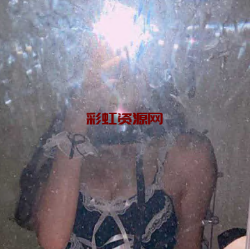 长沙 18 岁女孩【姚裘】 假期被网友约上海游玩 结果被友关房间