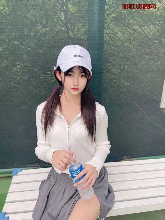 兰州06年萝莉网红 称颐真