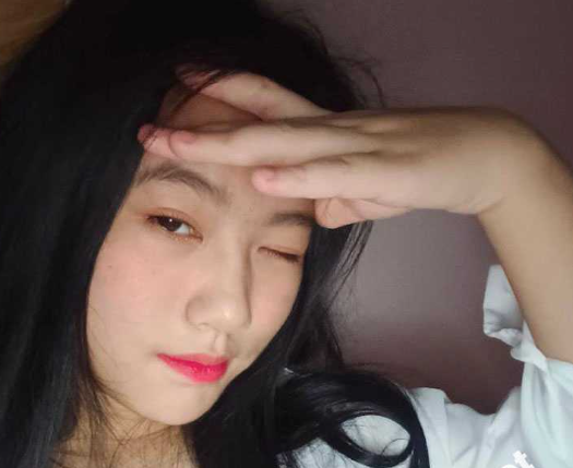湖南高二学生妹 图图早熟不好好学习 只想跟网友谈恋爱！