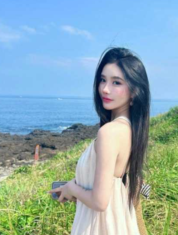 抖音小熊饼干  兼职外网被 偷拍录屏 胸口纹身可实锤！