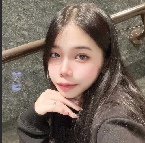 瓜友投稿求助！分享朋友的前任 长相很符合瓜友的口味 分手后就一直在勾搭她