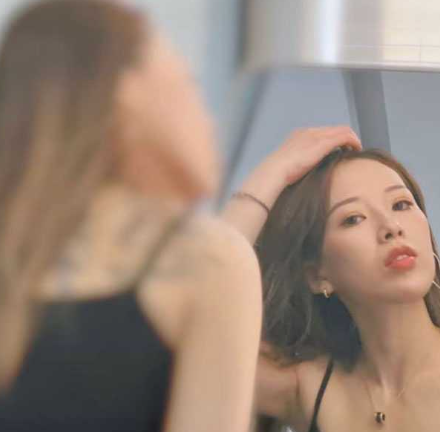 探探约到的刚毕业反差 拿到微信果断约出来吃饭喝酒