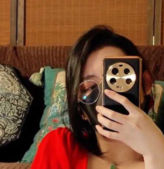 极品反差女神1咪 穿黑丝对镜子