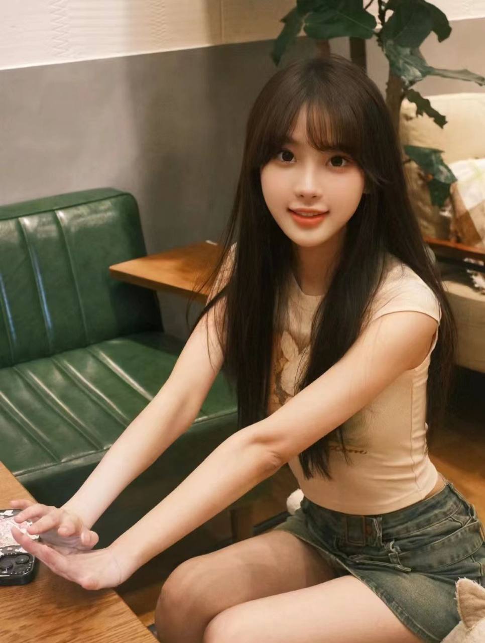 清纯少女165  极品洋气清纯网红款01年 属蛇 22岁重45d
