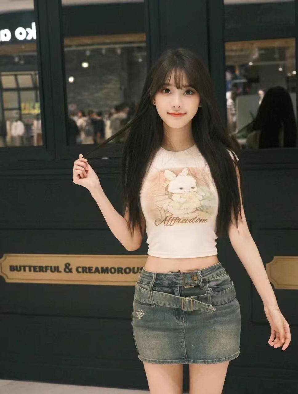 清纯少女165  极品洋气清纯网红款01年 属蛇 22岁重45d