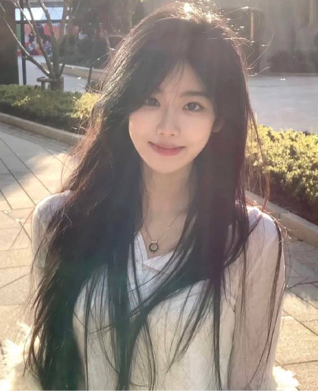 清纯少女165  极品洋气清纯网红款01年 属蛇 22岁重45d