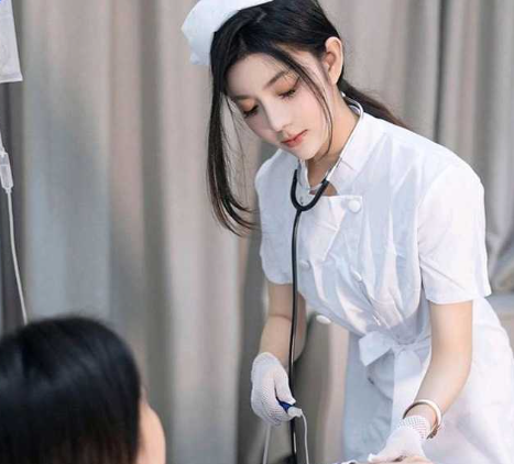 秀人网嫩模 豆瓣酱 最新私拍！护士双人互