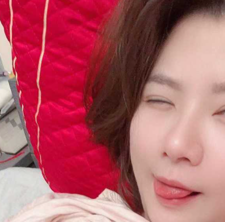刚结婚就偷情的反差少妇 刘启意
