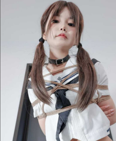 女神网红的福利 萝莉少女小冰 苗条身材双马尾可爱学生妹