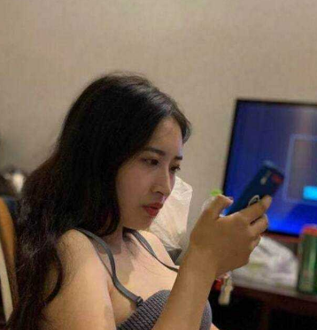 南方科技大学 微胖肉感的清纯嫩妹学生 话不多