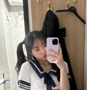 上海技术科技学院在校大学生 张涵依