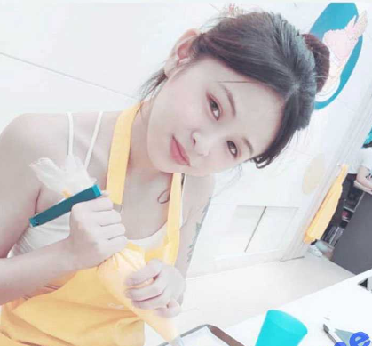 纹身叛逆苗条小美眉