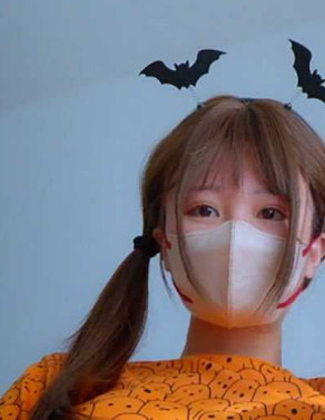 P站人妻女神SakuJ再来私拍 19岁的少女体