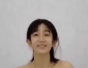 男友带到公司的洗手间 让男同事们排着队