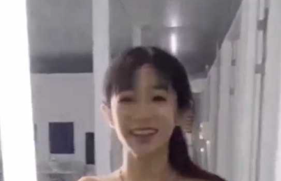 男友带到公司的洗手间 让男同事们排着队