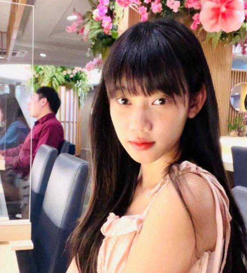 大连交通大学 大二 高颜值清纯学生妹 夏梦语