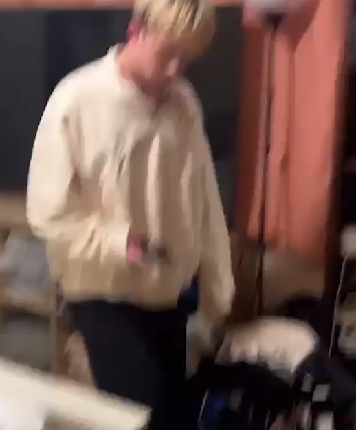 洛杉矶新年家暴出轨渣男UZi 事件 妹子抓j反被打的满脸血