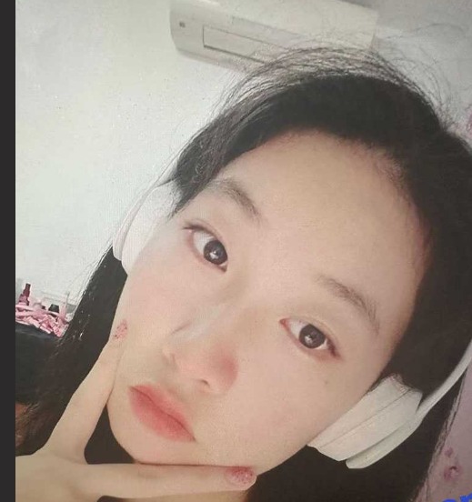 上海交通大学的大二清纯眼镜妹