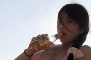 香港 余振强第二纪念中学 篮球队 郭姓教练与女学生
