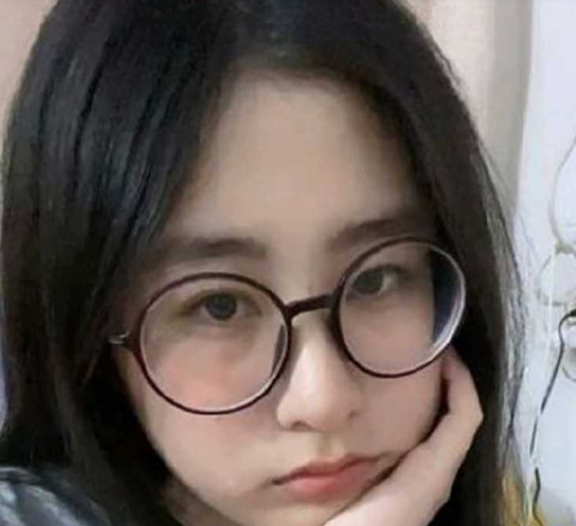 广西贵港 八塘 华南高级中学二校区 18岁高中清纯学生妹