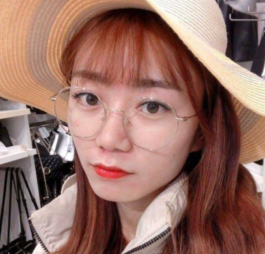 反差前女友！外表清纯无比的眼镜娘前女友 实则非常喜欢穿着制服丝袜