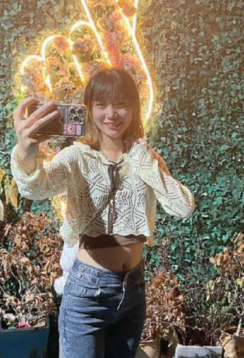 反差前女友！外表清纯无比的眼镜娘前女友 实则非常喜欢穿着制服丝袜
