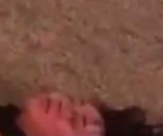 出轨吃瓜事件 女子当小三搞人夫 在街头被姐妹暴力团