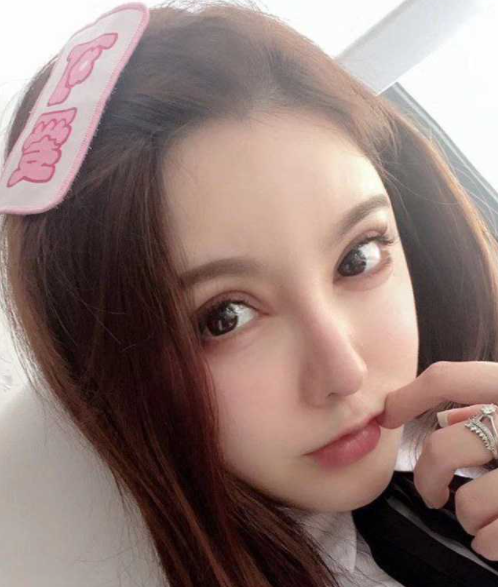 投稿整容脸前女友 之前是兼职