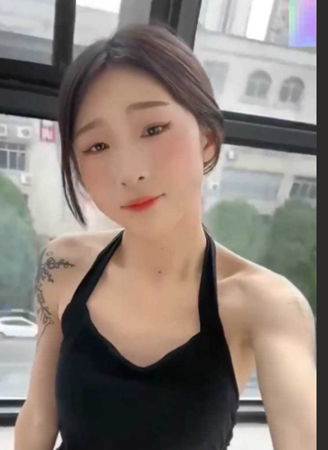 快手泄密视频 童颜给老公绿帽 一边打着电话一边