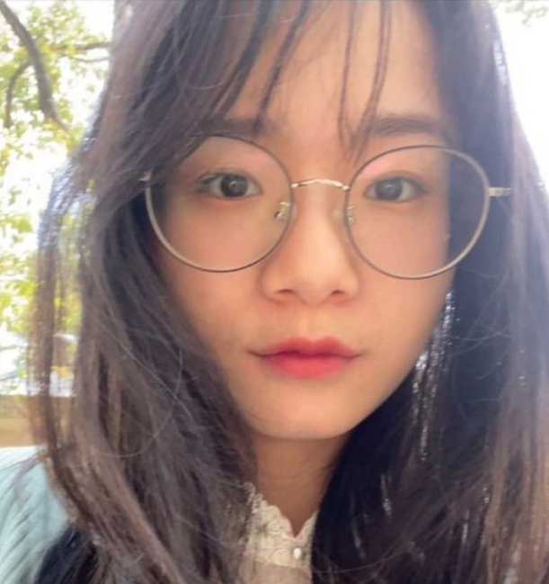 台湾清纯眼镜学姐 吴嘉嘉