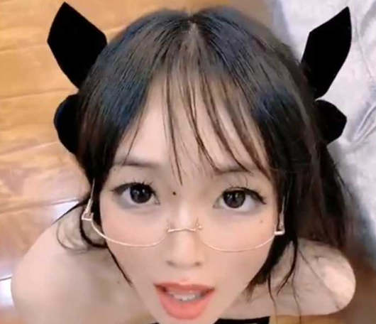 推特反差萝莉小凌兔子 甜美性感的极品福利姬 眼睛大颜值高