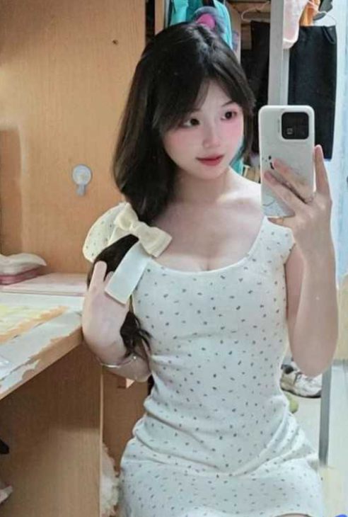 清纯白丝洛丽塔学妹与