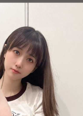 福利！清纯女大美足诱惑