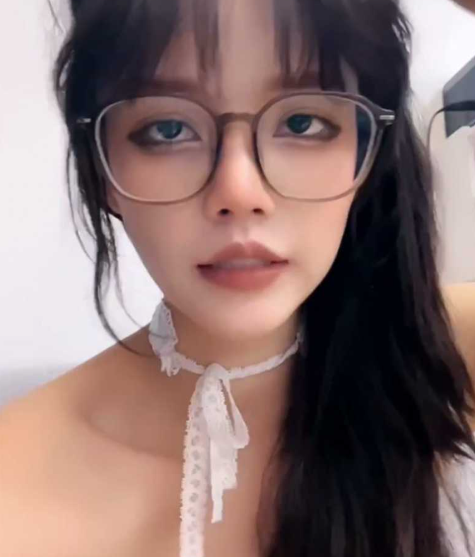 极品萝莉女主播 墨迹 反差眼镜少女嫩妹 高颜值身材顶级