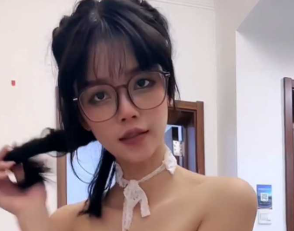 极品萝莉女主播 墨迹 反差眼镜少女嫩妹 高颜值身材顶级