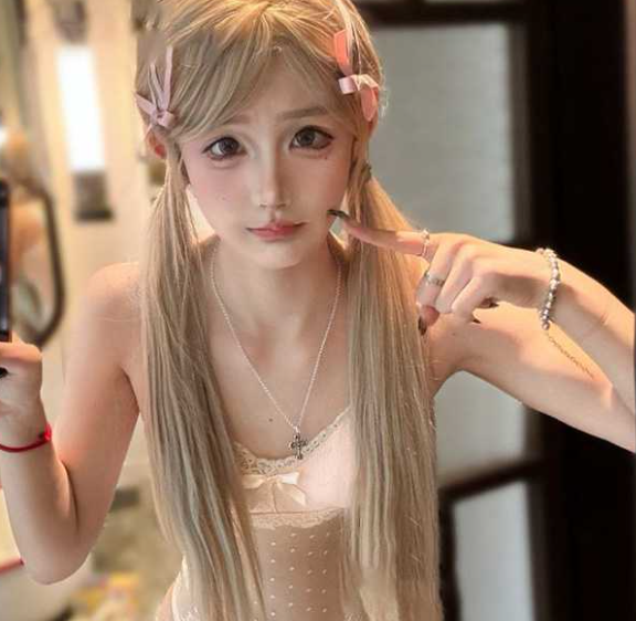 抖音嫩妹女神小屁大王 外表清纯的