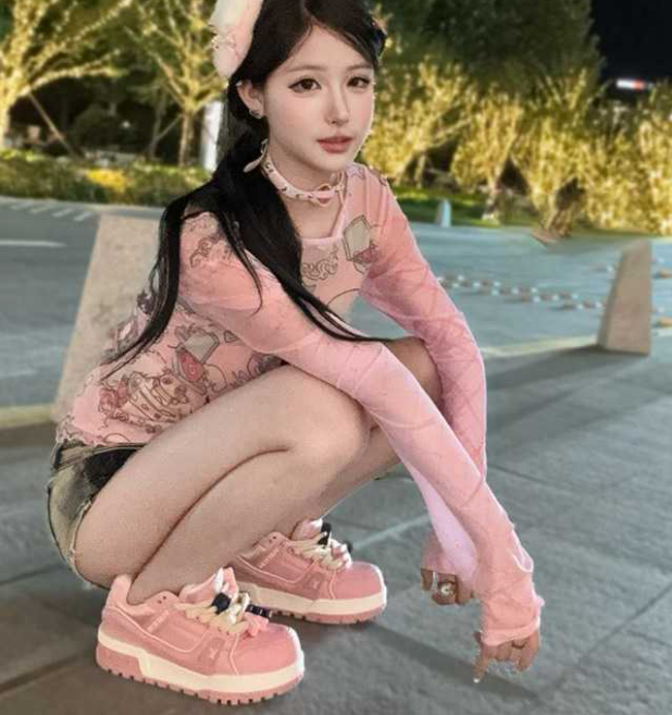 抖音嫩妹女神小屁大王 外表清纯的