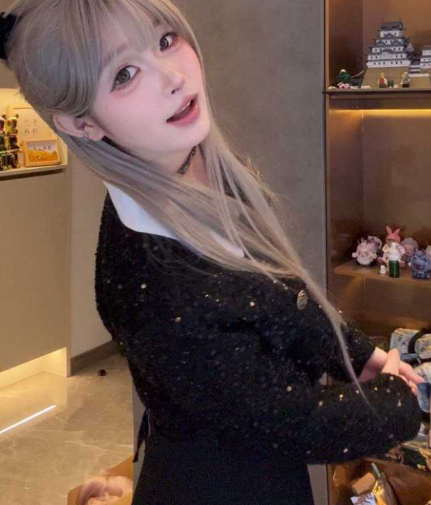 抖音嫩妹女神小屁大王 外表清纯的