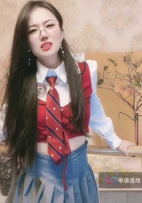 抖音网红女主播小龙女