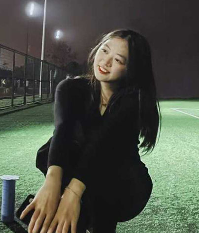 新交的大三学姐女友苏慧怡 粉色修长美腿
