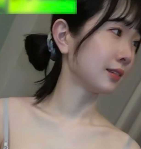 清纯邻家小妹出卖