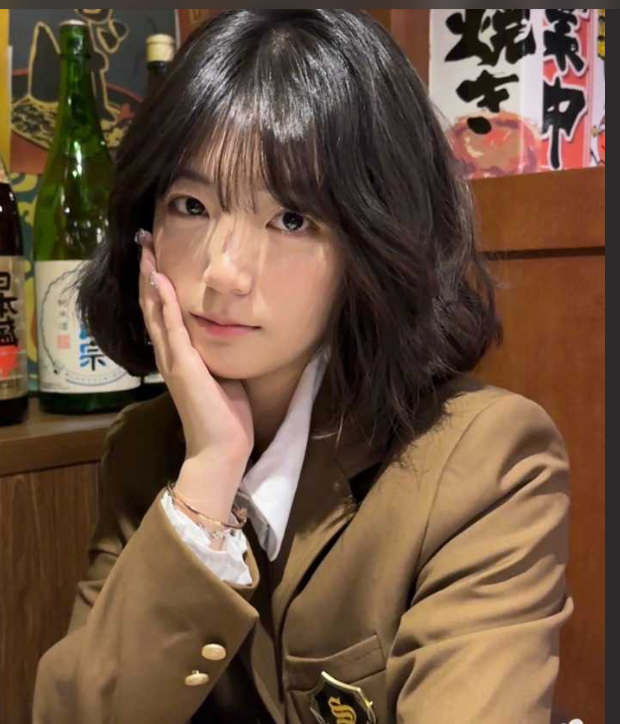 约艺术学院短发学生妹 表面清纯实则