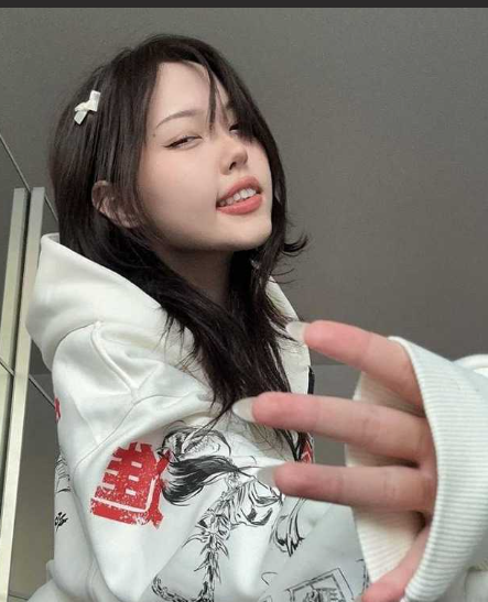 北京三里屯太古里 高颜值健身美女 李卓莹