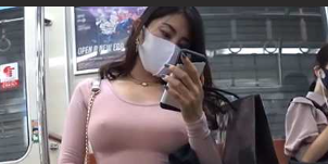 透视衣少妇在地铁上的狂野露出盛宴
