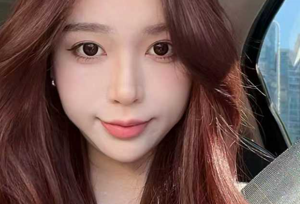 叛逆反差嫩妹 许美欣 视频 乖乖女身穿学生装连衣裙