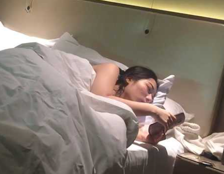 中美女英语教师 戴眼镜露脸